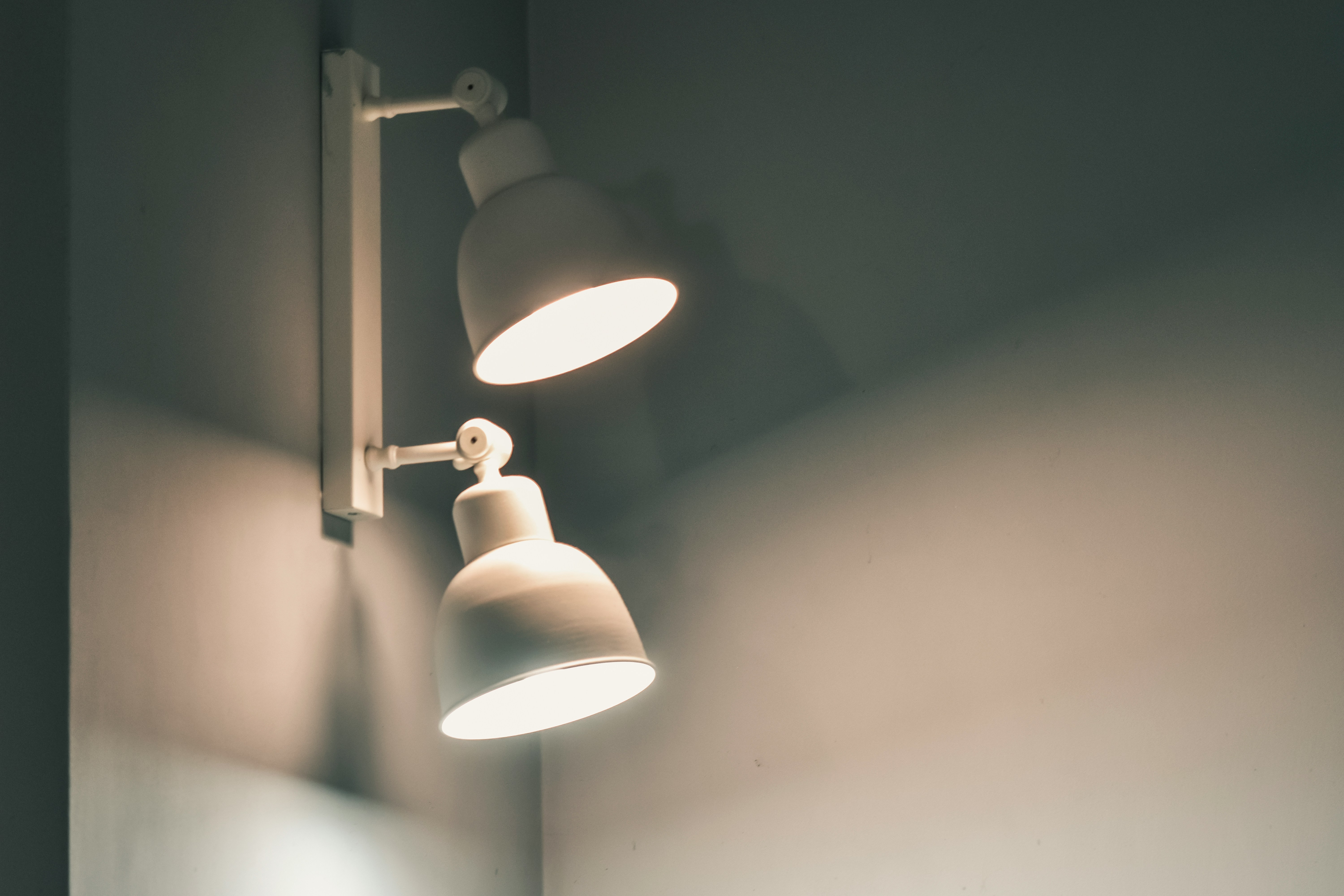 Arlo Wall Light White